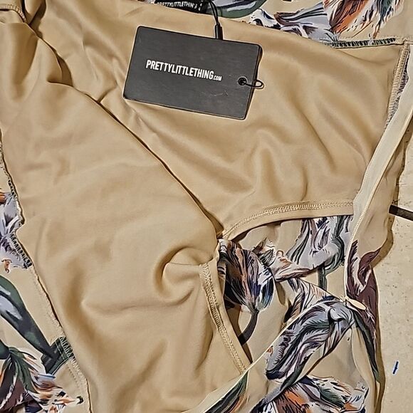 Pretty Little Thing Plus Dusty Pink Floral Wide Leg Trousers Size 14, NWT - Picture 5 of 10